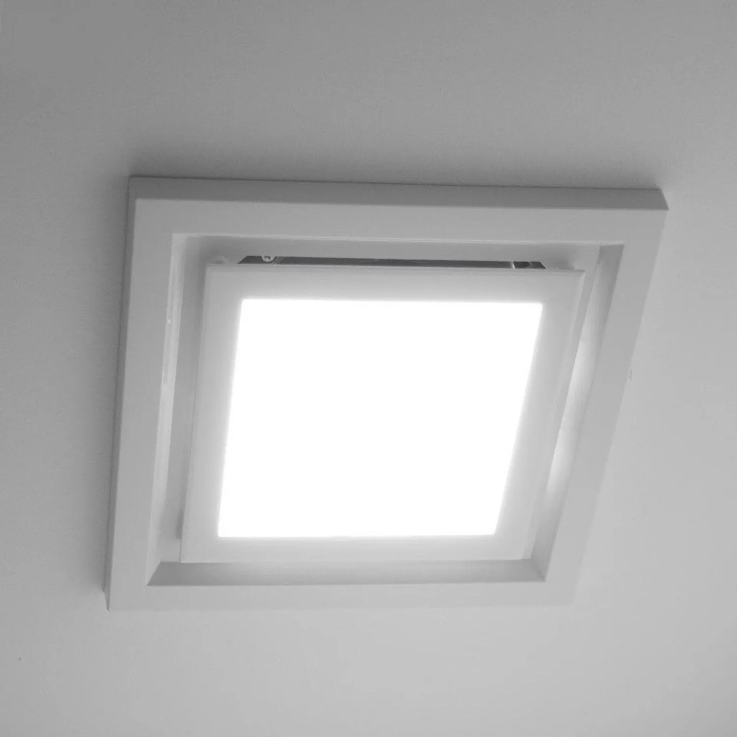 152/328m³/h Ventair Airbus 200/250 Premium Exhaust Fan w/ LED Light in Square (Silver/White) - PVPX200, PVPX250