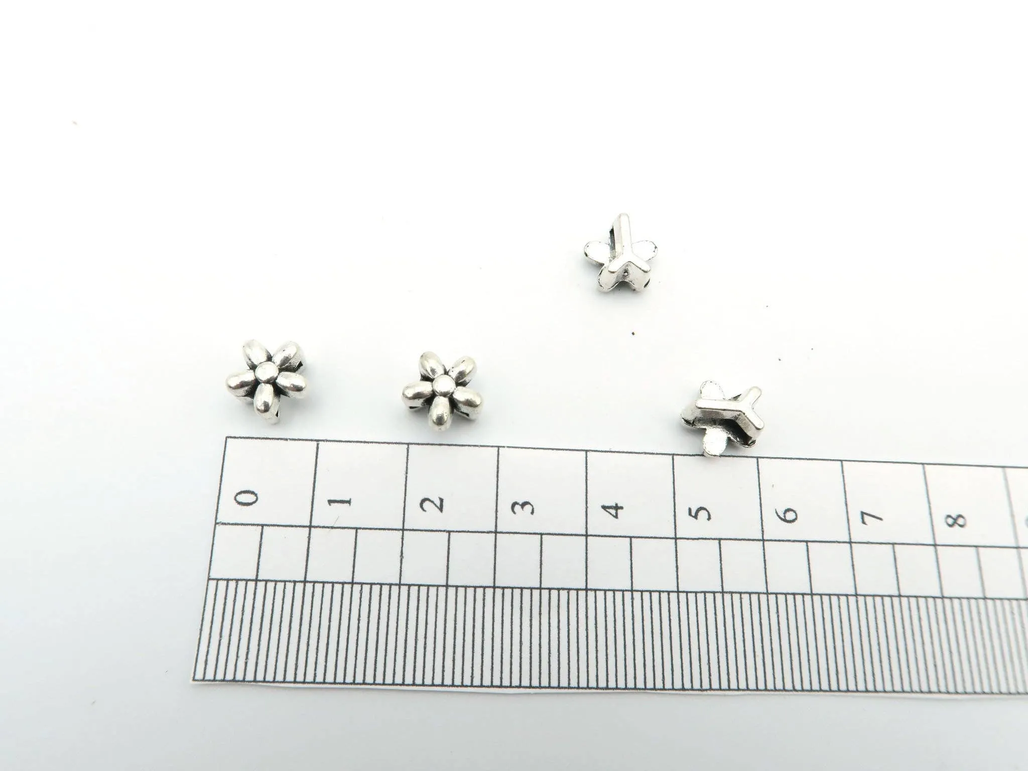 20 Pcs For 5mm flat leather, antique silver flower jewelry supplies jewelry finding D-1-5-3