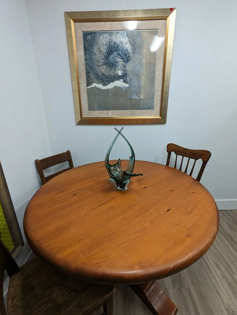 Beautiful Solid wood Round Dining room Table