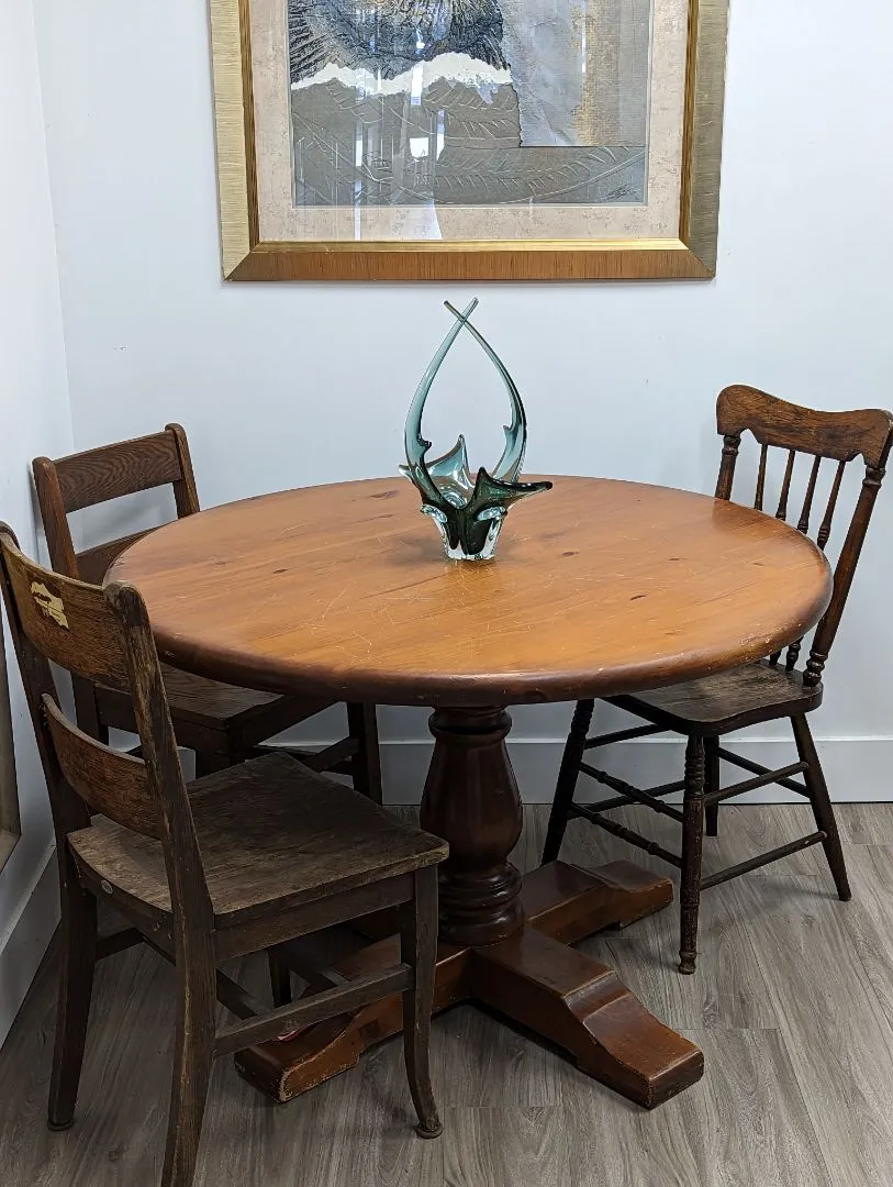 Beautiful Solid wood Round Dining room Table