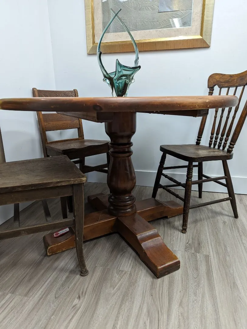 Beautiful Solid wood Round Dining room Table