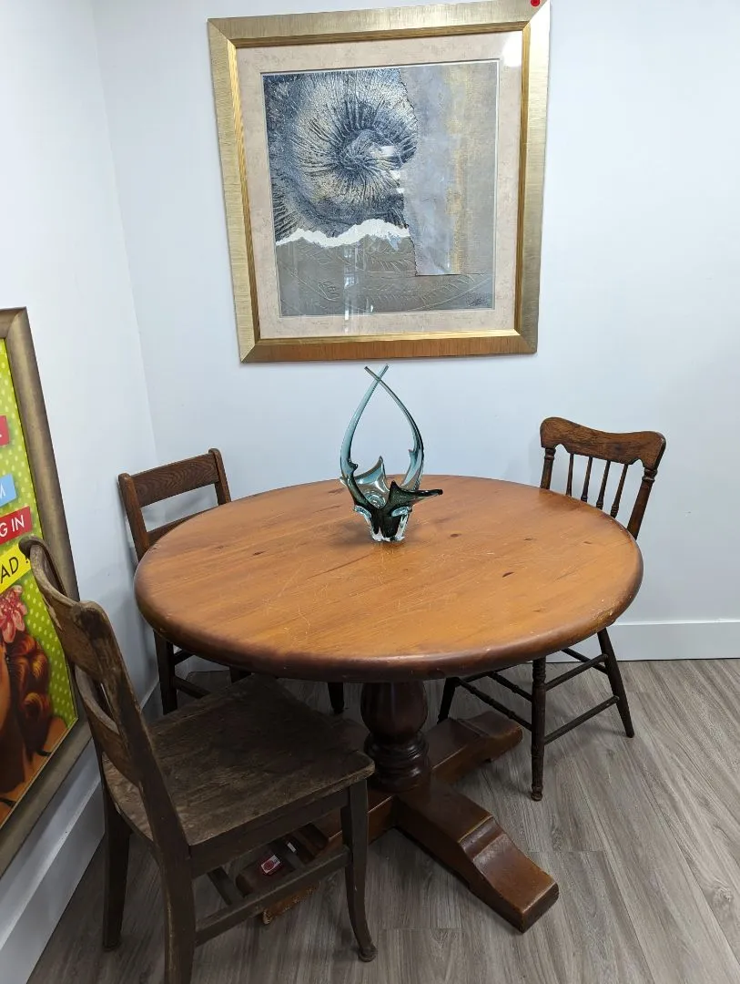 Beautiful Solid wood Round Dining room Table