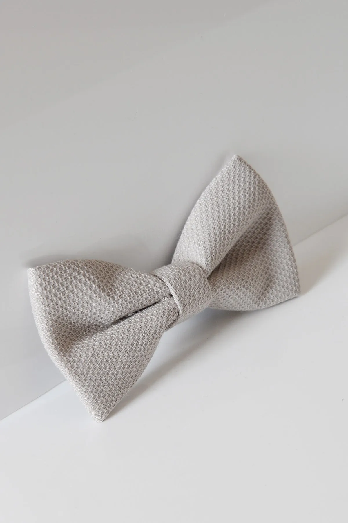 HM5 - Stone Bow Tie